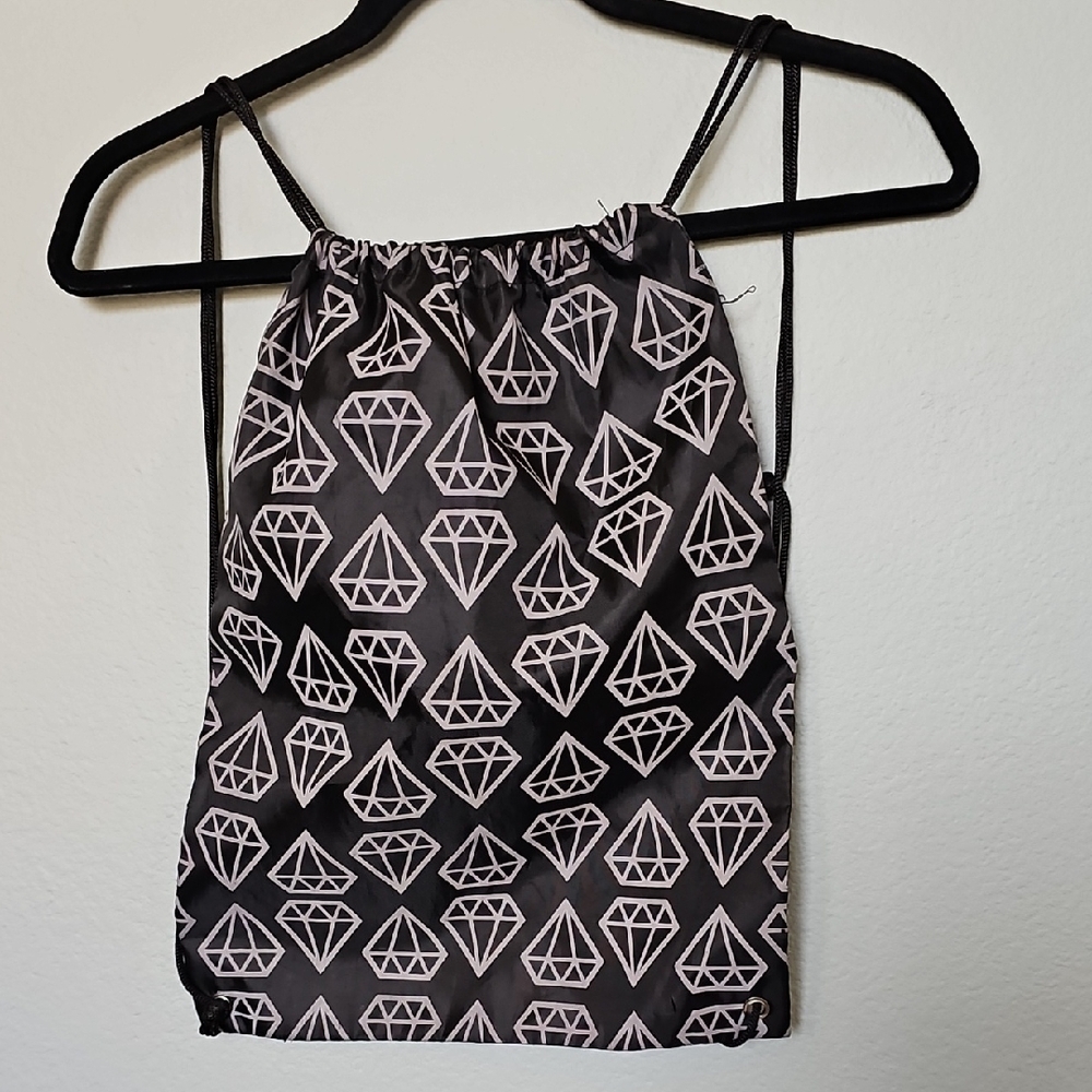 Black and White Diamond Pattern Cinch bag